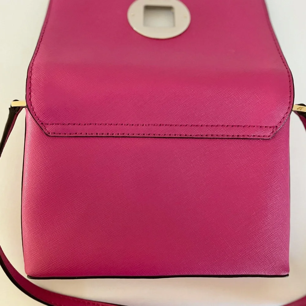 🌸 Kate Spade Hot Pink Crossbody  purse with Gold Hardware 🌸 - Picture 3 of 9